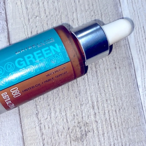 Maybelline Green foundation makeup in color 080 - Picture 3 of 10